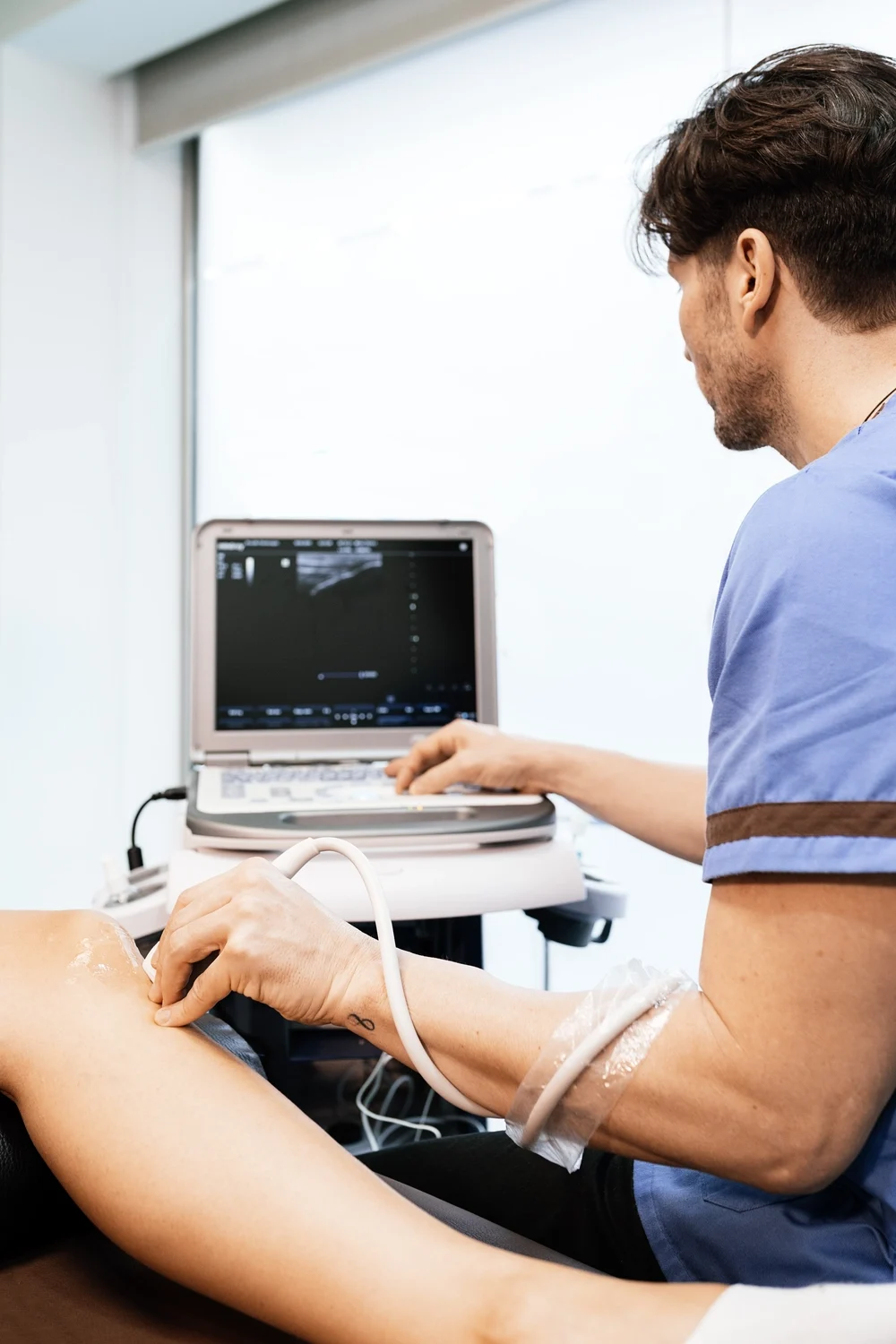 Diagnostic Ultrasound 3 physiotherapist giving knee therapy to a woman 2024 10 15 00 34 46 utc