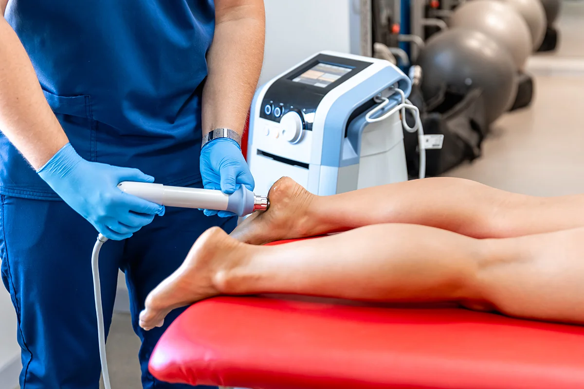physical therapy of foot with acoustic shock waves